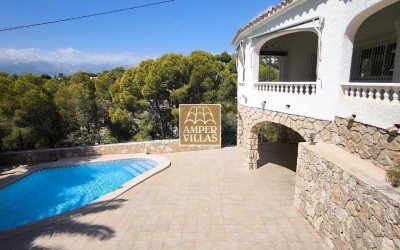 Красивая и просторная средиземноморская вилла с большими террасами.